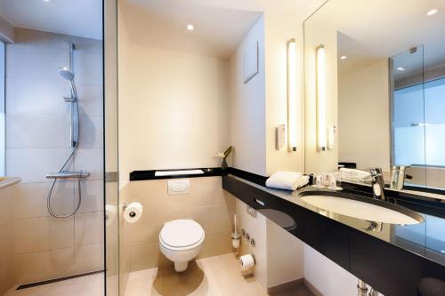 Bilik mandi di Best Western Plus Welcome Hotel Frankfurt