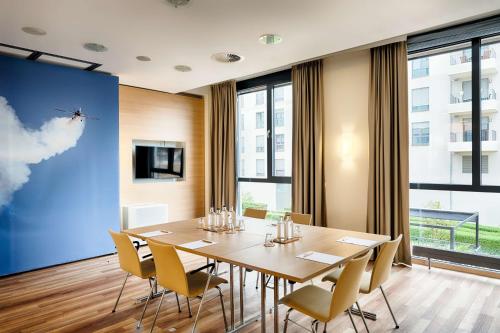 Televisyen dan/atau pusat hiburan di Best Western Plus Welcome Hotel Frankfurt