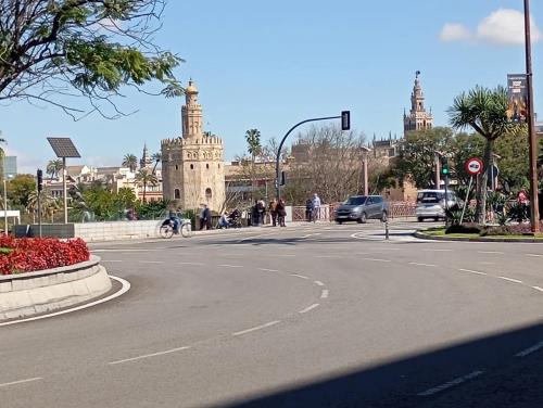 Virgen del Valle, los Remedios, junto al centro y Triana, Sevilla