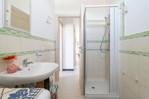 a bathroom with a sink and a shower at Guest House Safigumoru 5 minuti in spiaggia in Bari Sardo