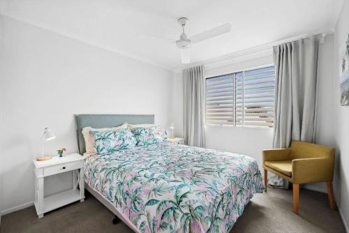 Ένα ή περισσότερα κρεβάτια σε δωμάτιο στο Pacific on Coolum Holiday Apt