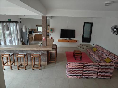 TV a/nebo společenská místnost v ubytování Villas Rocher - Deluxe Suite 2A