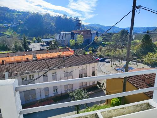 a train is traveling through a city with buildings at Asturias Montaña y Playa in La Vega