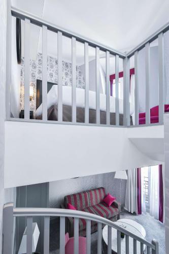 Katil atau katil-katil dalam bilik di Maison Astor Paris, Curio Collection by Hilton