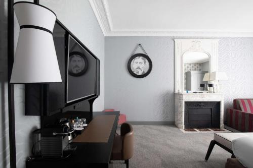 Dapur atau dapur kecil di Maison Astor Paris, Curio Collection by Hilton