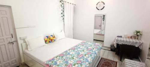 Imagen de la galería de Private 2-Room Suite in a Peaceful Bungalow Retreat, en Lucknow