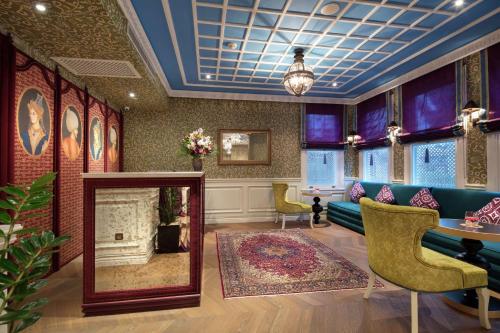 a living room with a mirror and a blue ceiling at Hagia Sofia Mansions Istanbul, Curio Collection by Hilton in Istanbul