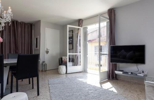 Work or vacation - lovely apartment - central