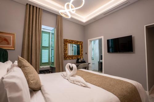 Ein Bett oder Betten in einem Zimmer der Unterkunft Howard House Hotel