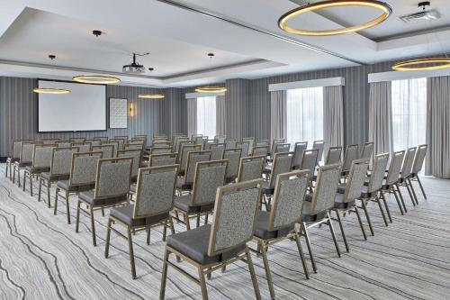 a conference room with chairs and a projection screen at Cumberland House Knoxville, Tapestry Collection by Hilton in Knoxville