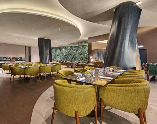 Ruang duduk di Hilton Porto Gaia