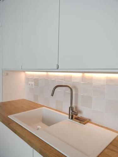 Photo de la galerie de l'établissement En bord de mer Au Coeur de la station Bel Appartement calme et lumineux, à Bénodet