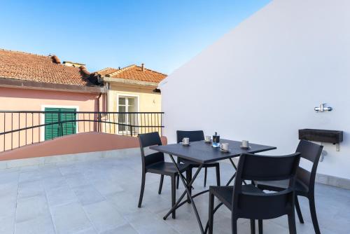 Μπαλκόνι ή βεράντα στο Hostdomus - Azure Loft FREE GARAGE