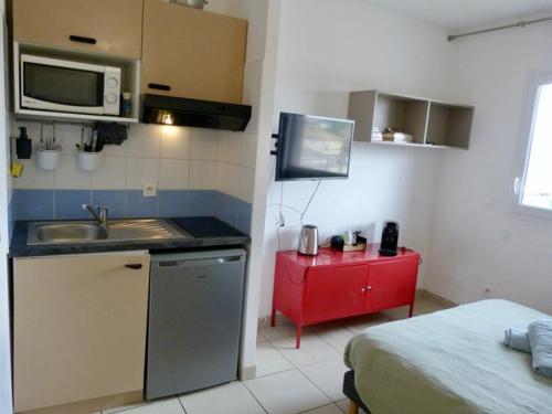 Una cocina o zona de cocina en Le clos d'Aix studio 302 parking et piscine gratuite