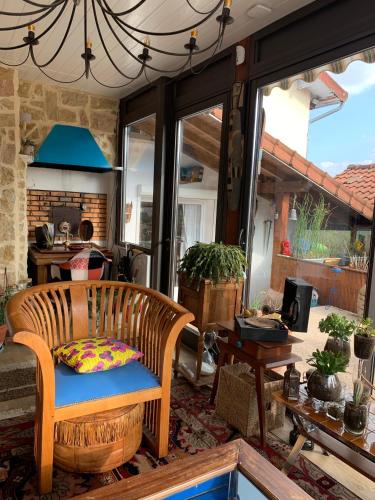 a living room with a bench and a table at Le Verdier in Chauffailles