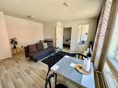 Гостиная зона в Modern two-room flat with balcony near metro