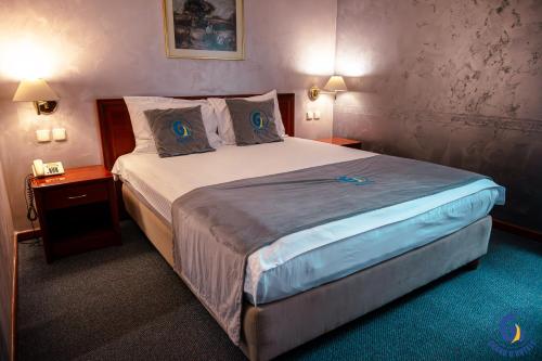 Cama o camas de una habitación en GRAND G by GENERALTURIST GROUP