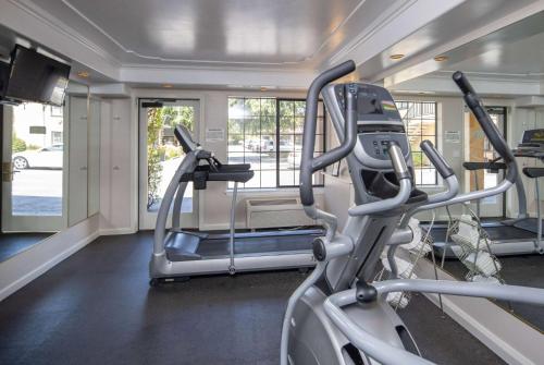 a gym with two treadmills and a treadmill at Ramada by Wyndham Mountain View in Mountain View