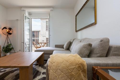 Posezení v ubytování KAYA Zurich Apartment 2A - Downtown 2BR Apt with Balcony