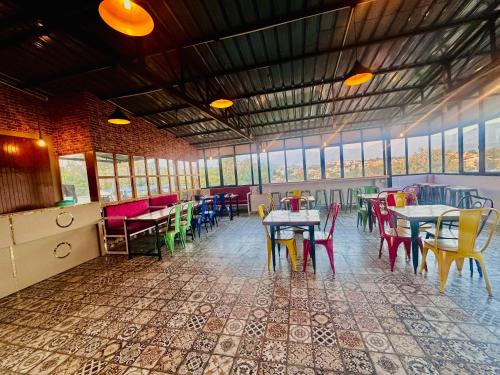 Restaurace v ubytování Hotel Royal Orbit By Arony Hospitality Dehradun