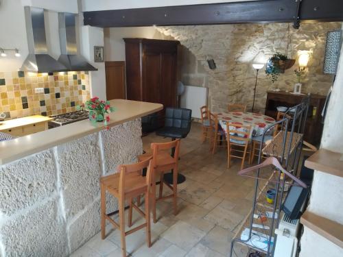 Ruang duduk di La Mauricette - free Parking & Cancellation - WiFi