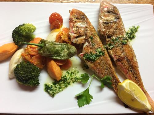 Makanan di atau berdekatan hotel