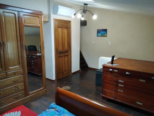 Televisyen dan/atau pusat hiburan di La Mauricette - free Parking & Cancellation - WiFi
