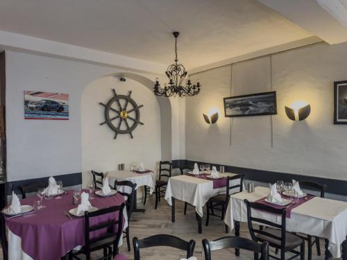 Restaurace v ubytování Logis Hôtel Les Chardons Bleus RESTAURANT LE BISTROT DE LA MER