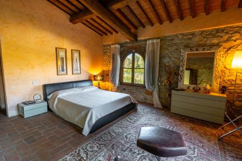 a bedroom with a large bed and a mirror at Agriturismo Sottotono in Carmignano