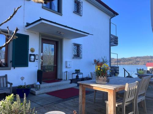 a house with a table and chairs in front of it at Hotel Sommerhaus Garni am See in Bodman-Ludwigshafen