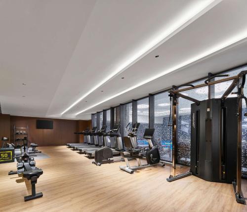 Γυμναστήριο ή/και όργανα γυμναστικής στο Doubletree By Hilton Yantai Golden Coast Hotel & Suites