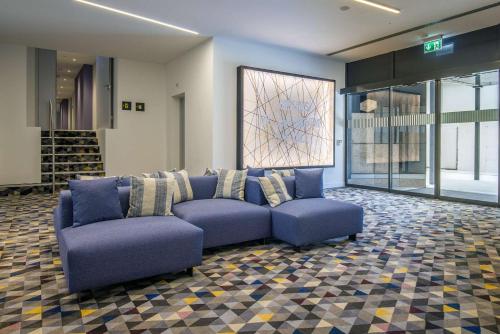 Χώρος καθιστικού στο Hampton By Hilton Locarno