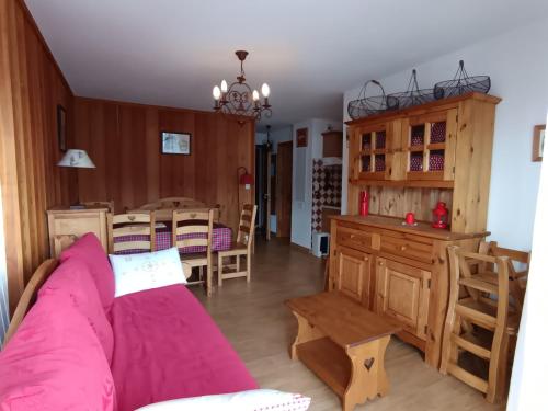 Appartement cosy à Montgenèvre - 30m des pistes, terrasse ensoleillée, parking couvert, 4 pers. - FR-1-445-145
