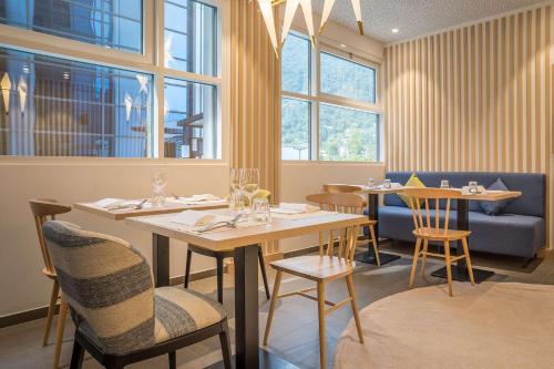 Χώρος καθιστικού στο Hampton By Hilton Locarno