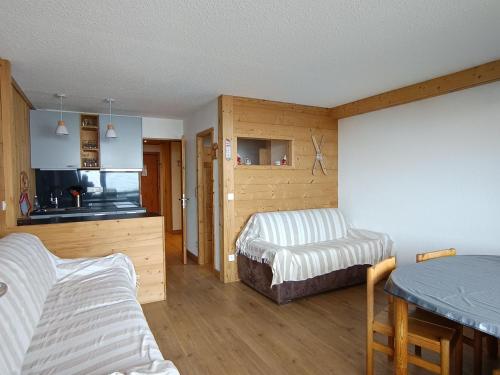 Appartement rénové proche des pistes avec parking et balcon - FR-1-445-150