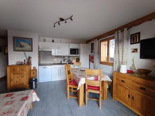 Appartement confort 8 pers, 2 chambres, terrasse sud, pied des pistes, animaux OK - FR-1-445-174