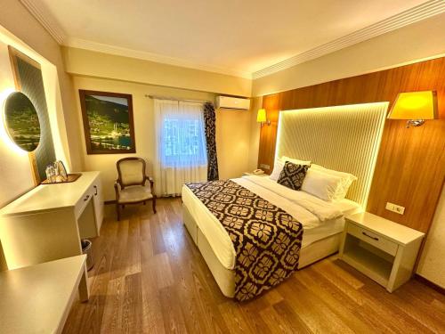 a hotel room with a bed and a desk at Saylamlar Hotel in Trabzon