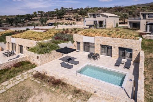 Bazén v ubytovaní Fari Stone Villas alebo v jeho blízkosti