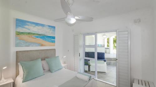 Ένα ή περισσότερα κρεβάτια σε δωμάτιο στο Magnificent beach house with stunning ocean views!