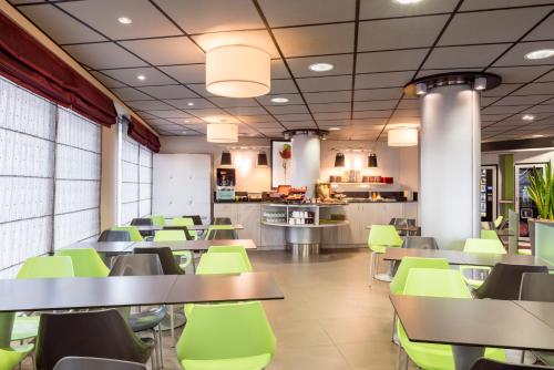 Restoran ili neka druga zalogajnica u objektu Aparthotel Adagio Paris Malakoff Chatillon