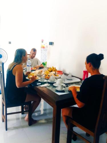 Đồ ăn tại/gần nhà khách