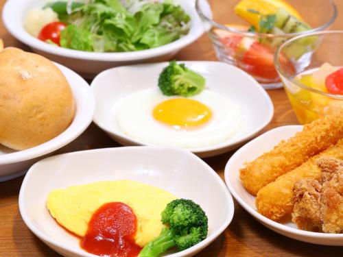 ホテルの敷地内または近くでの食事または食べ物