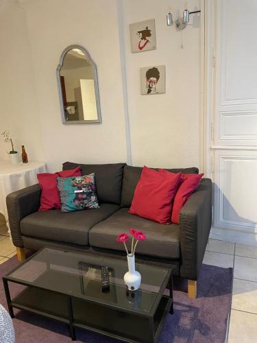 Photo de la galerie de l'établissement Parvis de la cathédrale de Bayeux vue directe, à Bayeux