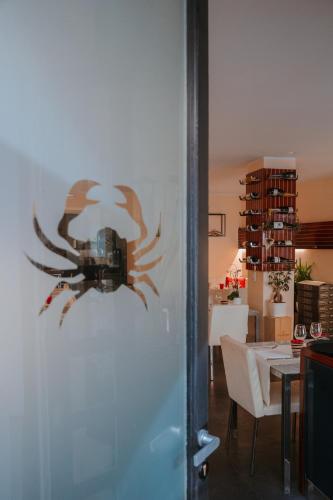 a spider decal on the door of a room at Ca’ Bruno Masaneta in Grado