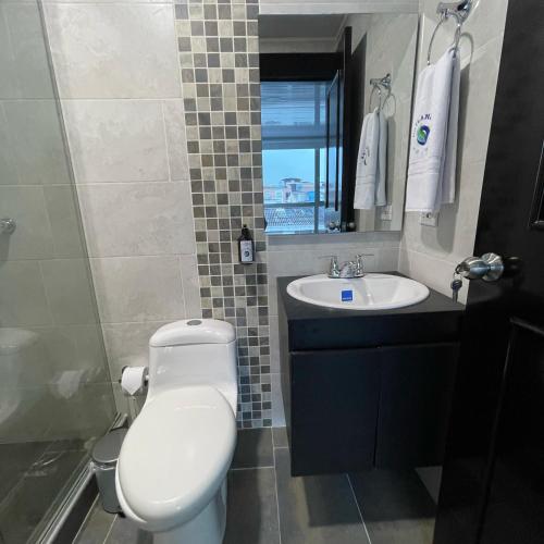 Ένα μπάνιο στο Outlanders House BOG Airport