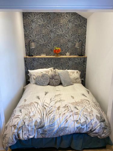 Una cama o camas en una habitación de The Fortress