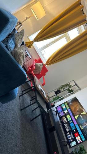 an overhead view of a living room with a video game at The Ol-Mumps Cozy Corner in Oldham