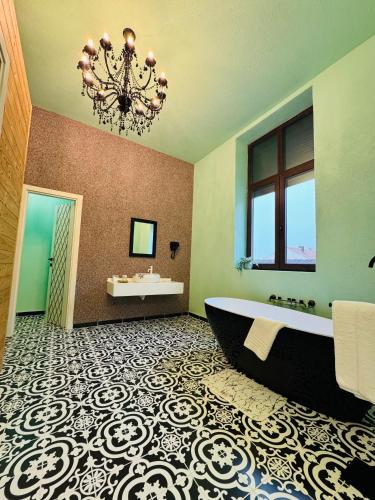 コンスタンツァにあるJMR Splendor - Private Sauna & Bathtub Suitesのギャラリーの写真