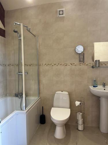Ένα μπάνιο στο Hills Farm Stays