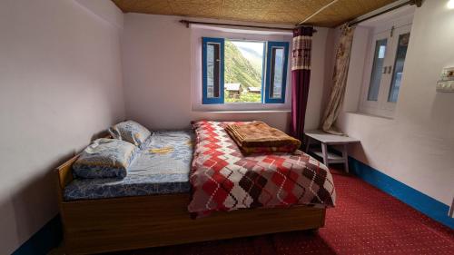 Postel nebo postele na pokoji v ubytování Raj guest House
